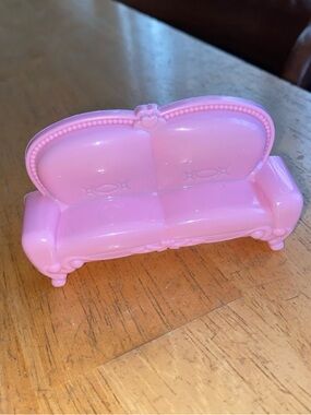 Greenbrier a plastic dollhouse couch, for dolls like Barbie. #Greenbrier